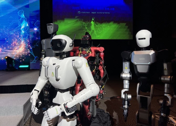 삼성·SK ·CJ 속속 투입...연구실 밖 나온 로봇, 양산 속도 낸다 - 뉴스 썸네일 이미지