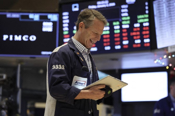 [속보]호르무즈 열렸다....S&P500 첫 7100선 돌파 - 뉴스 썸네일 이미지