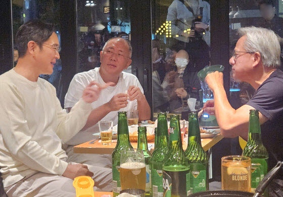 "젠슨황 자리에 앉고 80억 벌어"...이번엔 '<b>형님 저요</b>'