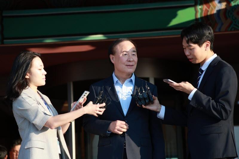 삼성 <b>전영현</b> "엔비디아와 HBM4E·HBM5 등 장기 협력 논의"