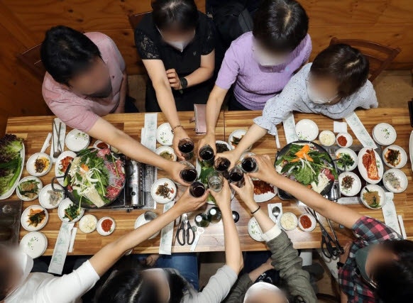 "1년간 금주" 소주잔 내려놓은 서울시민들…채식 인구도 늘었다