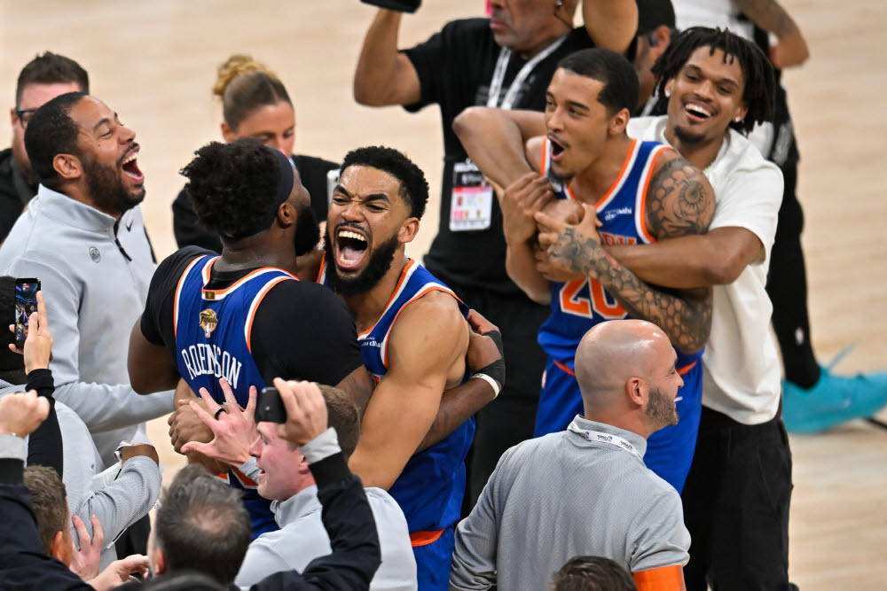 53년 기다림 끝났다…'브런슨 45점' <b>뉴욕 닉스 NBA</b> 정상 등극