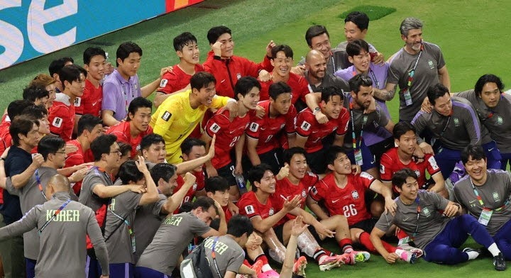 한국-체코전 482만명, 리모컨 대신 '치지직'…'월드컵 특수' 판 흔든다