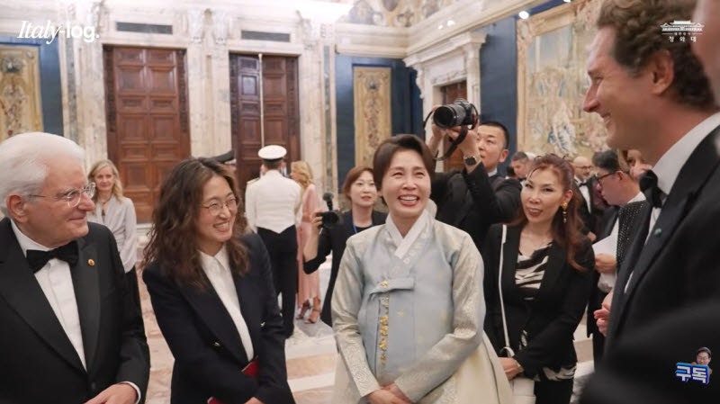 "아! 내가 좋아하는"...김혜경 여사, 李대통령이 페라리 회장 소개하자