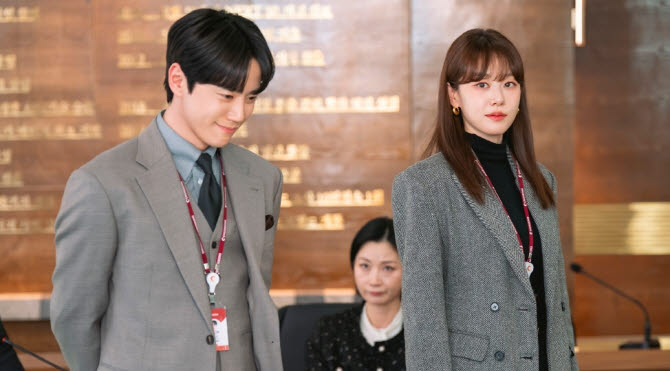 분명 아는 맛인데 새롭다… 드라마 '신입사원 강회장'[별의별 리뷰]
