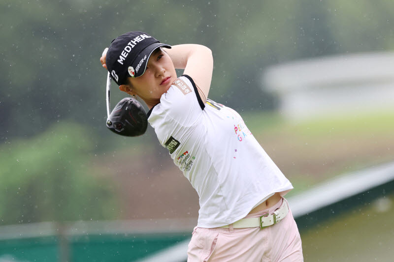 일본도 반했다…<b>박현경</b>, JLPGA 투어 사로잡은 'K-인싸력'