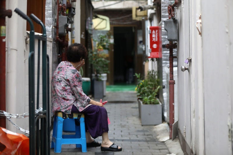 "연금 0원" 기초연금 대상인데 왜?…사각지대 노인 175만명