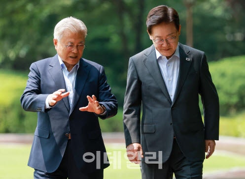 <b>비빔밥</b> 오른 李·文 오찬…전대 앞두고 ‘통합’ 방점