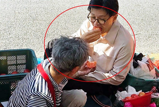 한동훈 '찰밥 할머니' 노점…철거 위기서 벗어났다