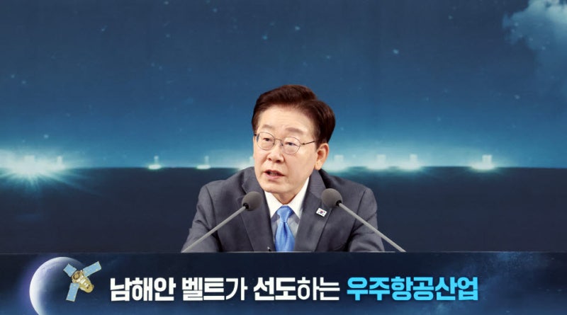 李대통령 “<b>우주항공</b>도 ‘대체불가 대한민국’…잠재력 충분”