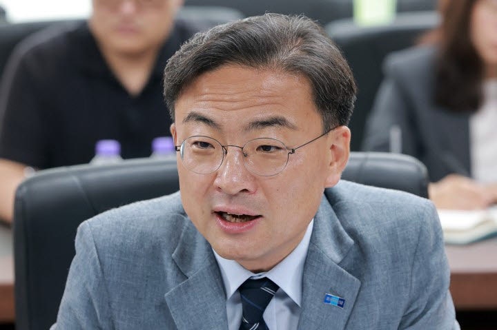 <b>신장식</b>, 혁신당 당대표 <b>출마</b>…"민주당과 합당은 혁신당이 선택"