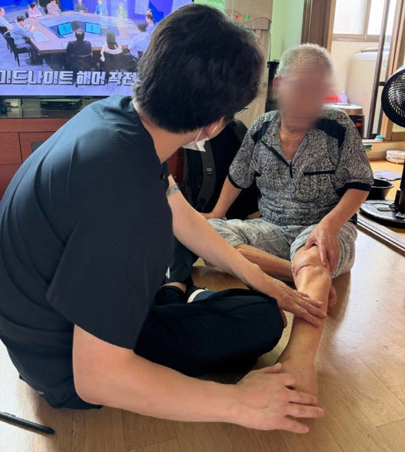 "집 밖에 한 번만 나가봤으면"…7년째 외출 못한 노인의 호소