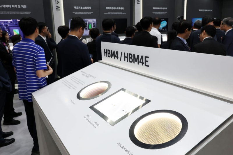 "반도체가 이끈다"…<b>IMF</b>, <b>한국</b> 경제<b>성장률</b> 1.9%→2.6%