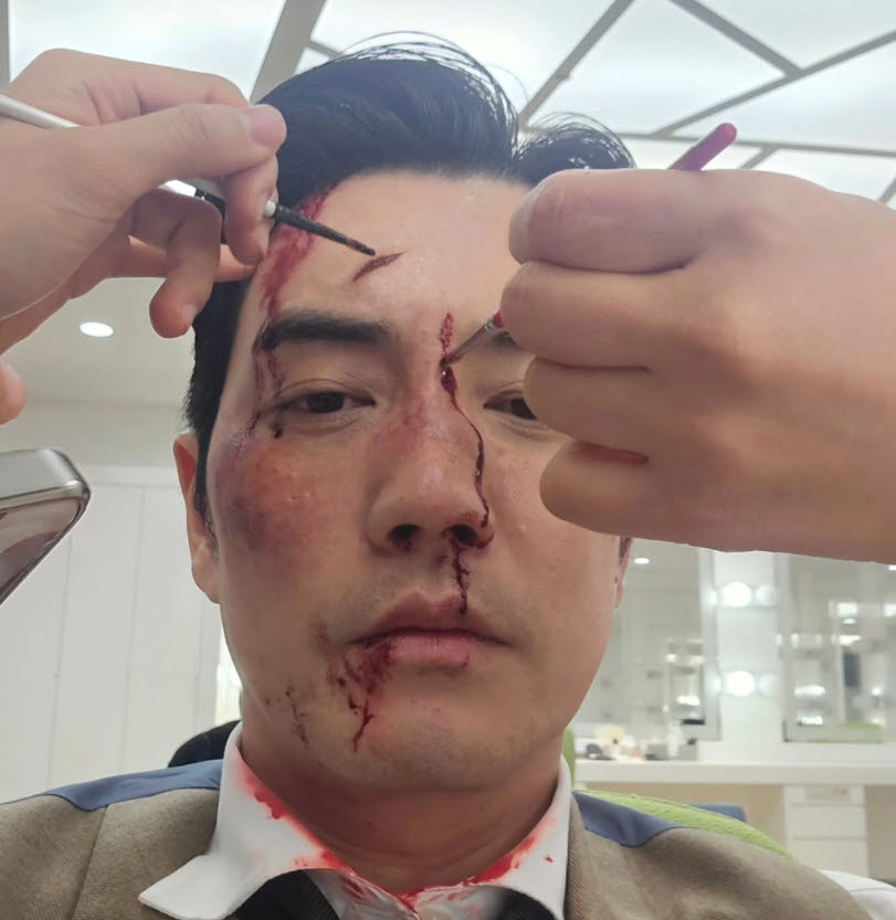 '<b>김부장</b>' 주상욱, 피투성이 분장샷 공개 "착하게 살겠습니다"