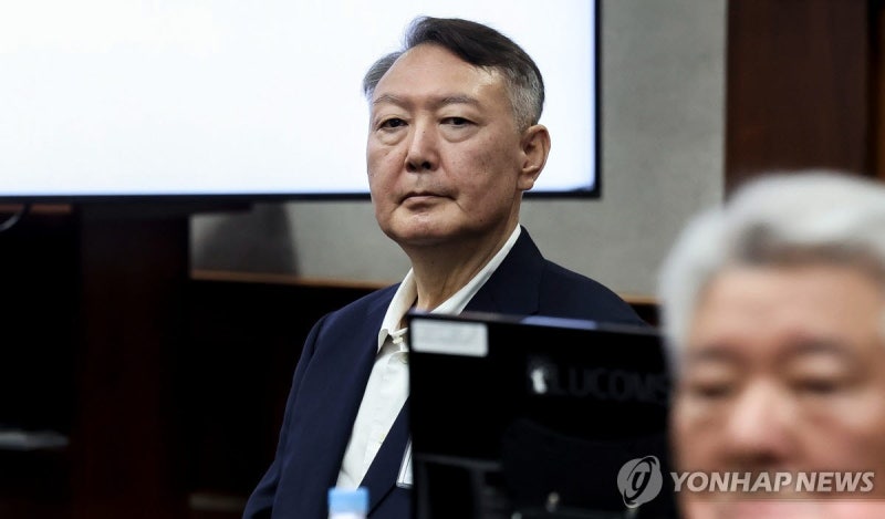 尹, '<b>체포방해</b>' 징역 7년 대법원 확정판결…재판소원 안 한다