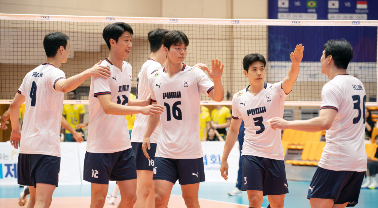 한국 <b>남자배구</b>, '세계 7위' 브라질 잡았다...3-1 <b>역전승</b>