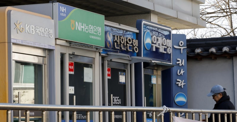 은행 예·<b>적금</b> 금리 줄인상…농협·하나 정기예금도 3%대 진입