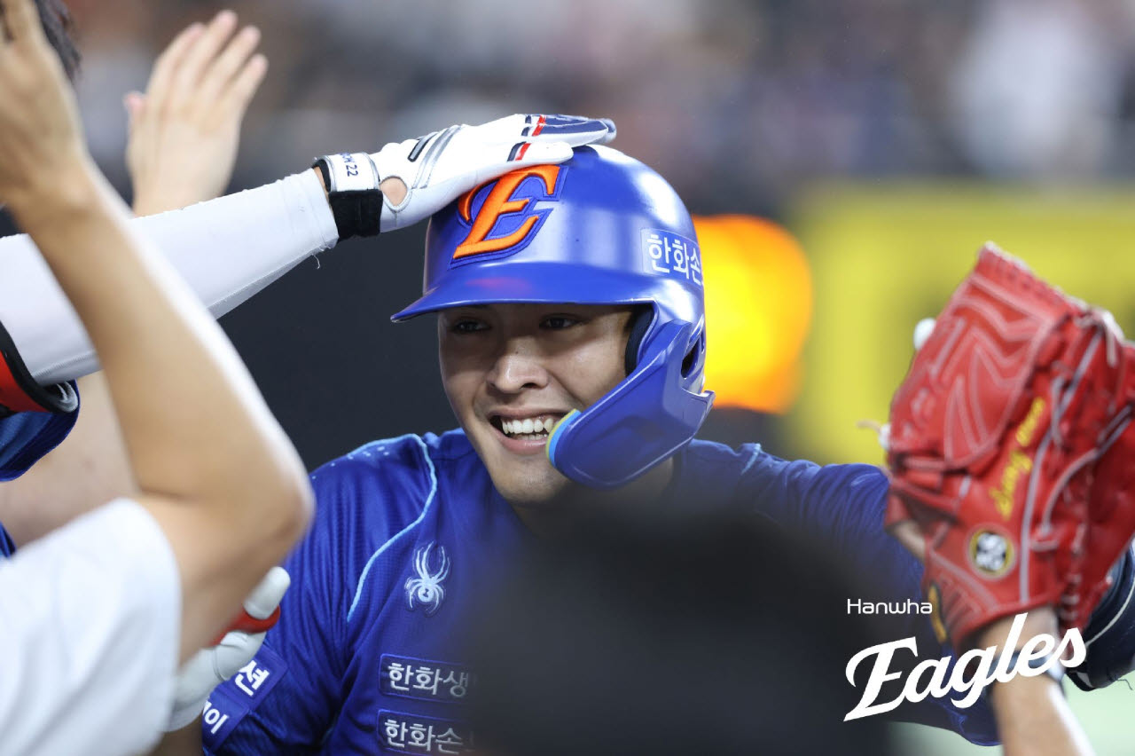 <b>한화</b>, 8회말에만 홈런 3방에 <b>10득점 폭발</b>…LG 14-4 대파