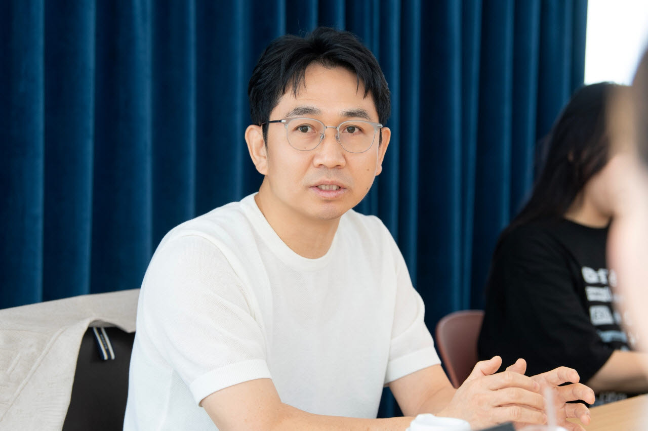 '김부장' <b>감독</b> "소지섭에 사과 多…최대훈·윤경호 베커상 기대"[인터뷰...