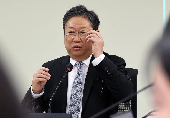 “너부터 살아봐"…與 <b>황희</b>, 폐<b>버스</b>를 청년주택으로