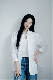 <b>배우</b> <b>김지원</b>, 서울대어린이병원에 후원금 1억원 전달