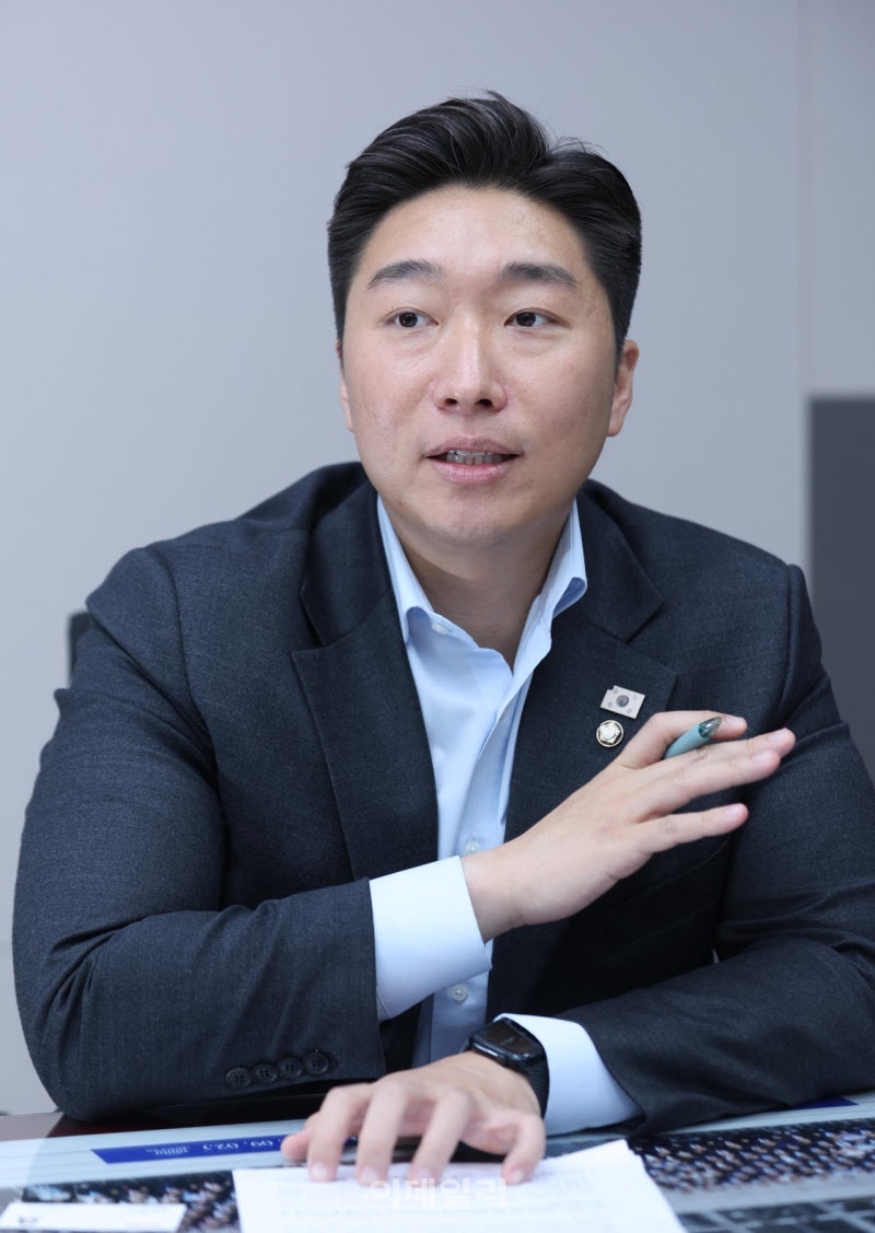 '백범 김구 증손' <b>김용만</b> "나라 배신해 챙긴 재산, 반드시 제자리로"