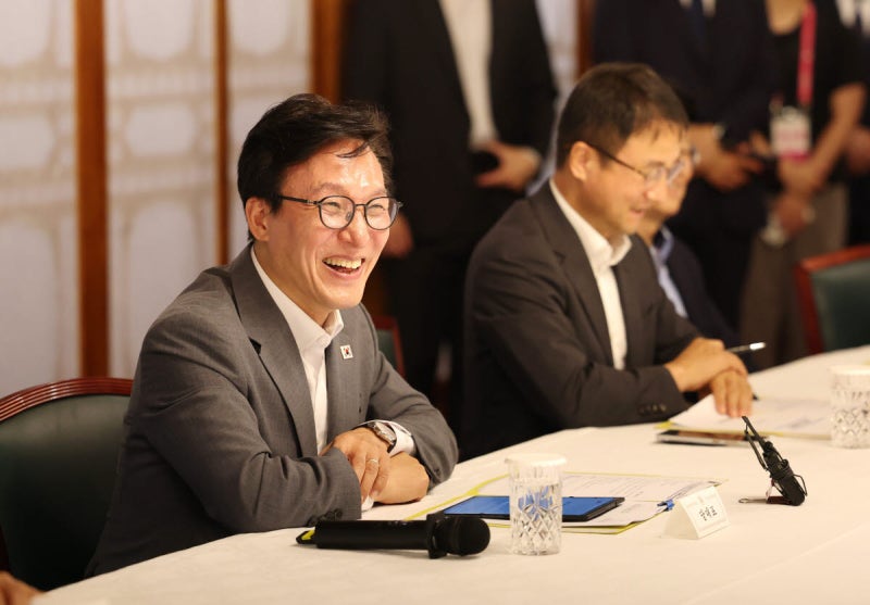 <b>김민석</b>·<b>장동혁</b> 첫 <b>회동</b>…부동산·조희대 난타전? [오늘의 여의도]