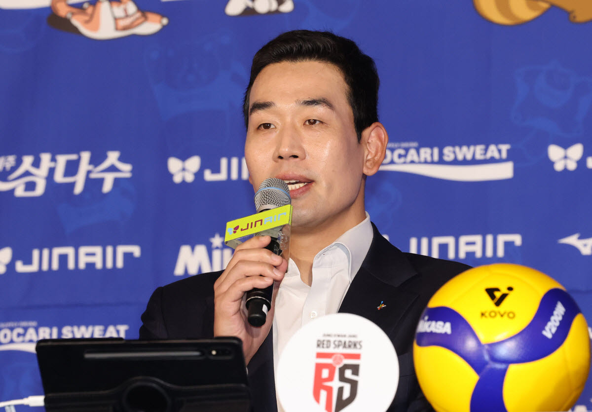 ‘회식 자리 사건’ 책임…정관장 <b>고희진</b> 감독 <b>자진 사퇴</b>