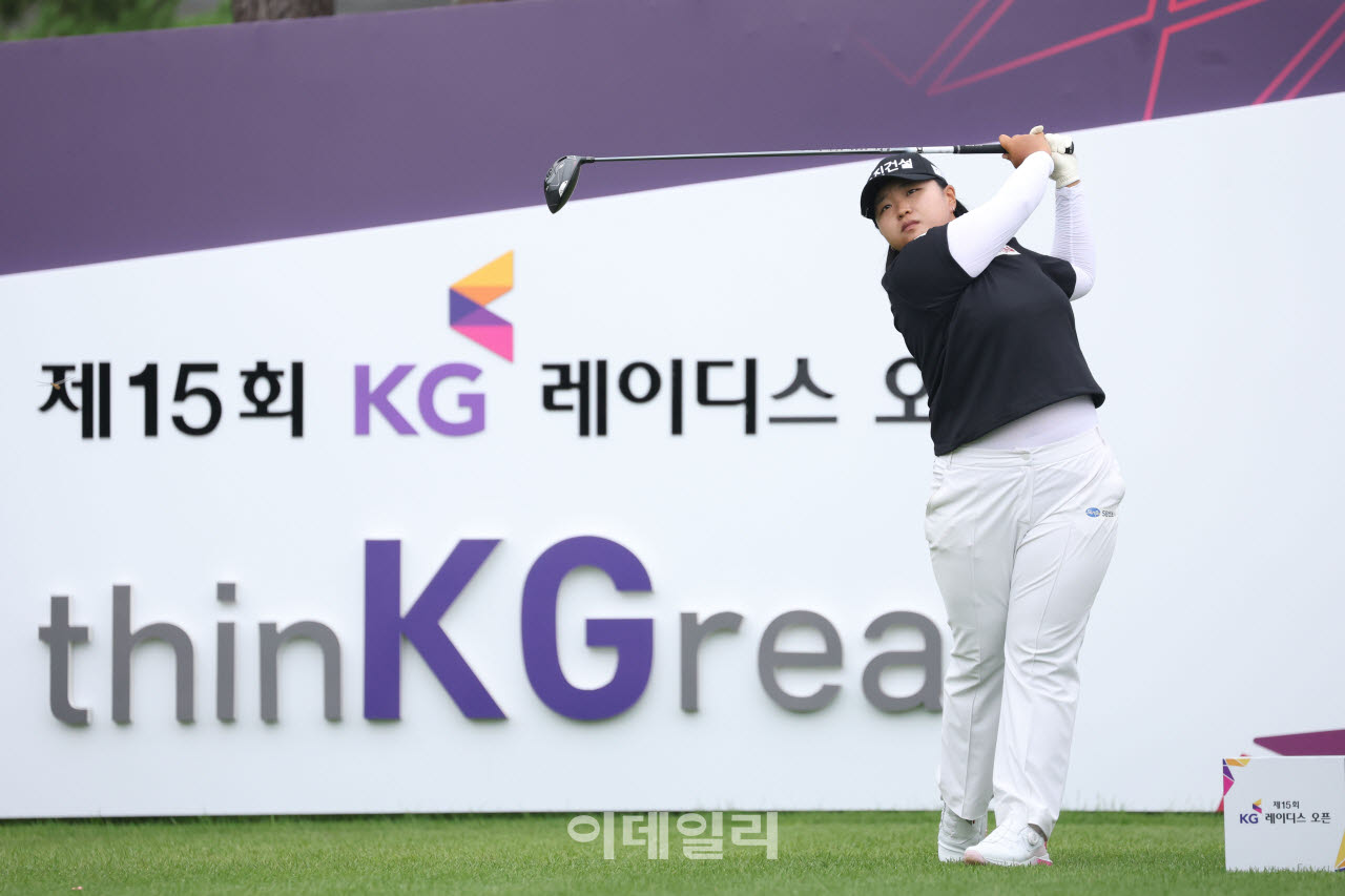 첫 우승 코스서 새 역사 썼다...<b>신다인</b>, KG 레이디스 오픈 <b>2연패</b>