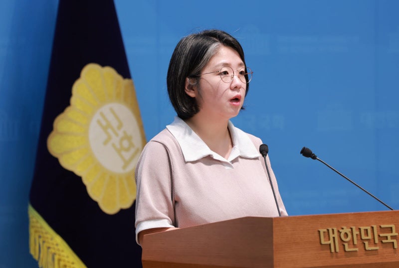 "복어 독" "회장 딸?"...<b>용혜인 지명</b>에 이준석·한동훈 <b>반발</b>