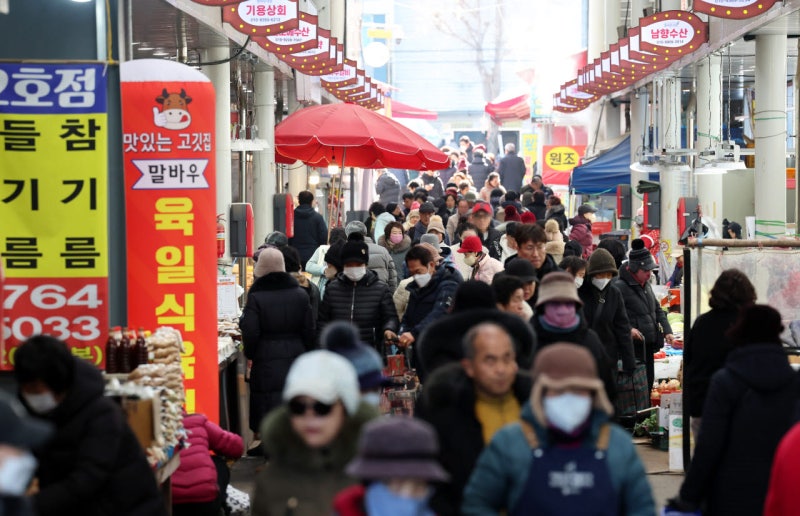 <b>온누리</b> 20만원 더 사고 고속도로 나흘 무료…정부, 추석 민생대책 발표