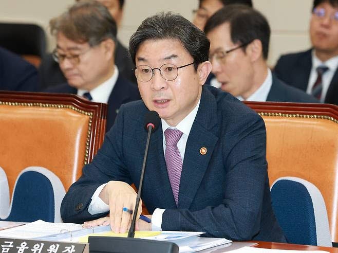 <b>조국혁신당</b>, 김용범 <b>사퇴</b>에... “<b>이억원</b> 금융위원장도 <b>사퇴</b>하라”