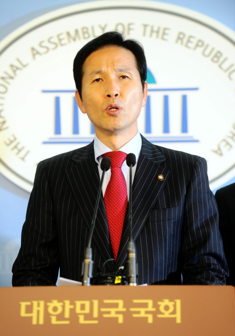 '방음벽 공사 로비' 수억 뒷돈…<b>우제창</b> 前<b>의원</b> 징역 4년 확정