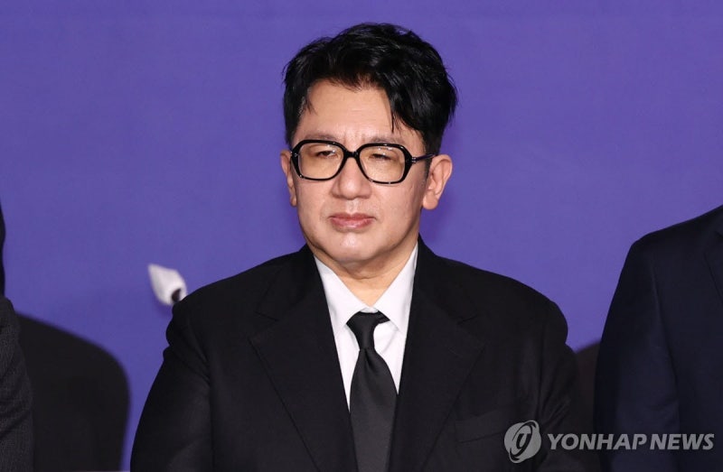 [속보]<b>방시혁 하이브</b> 의장 검찰 <b>송치</b>…'상장 없다' 속여 2631억원 부당이...