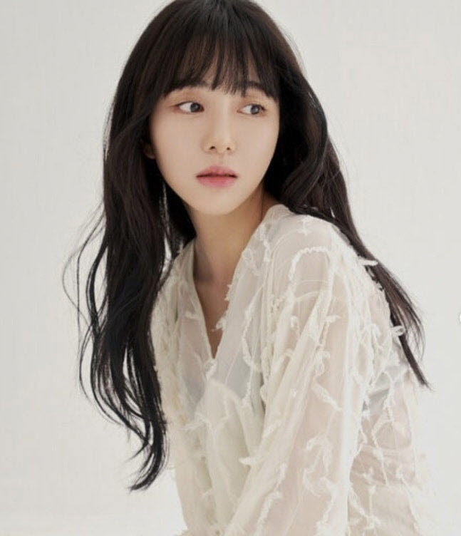 <b>권민아</b> “<b>친언니</b>가 7~<b>8억 횡령</b>”…수억원대 피해 주장