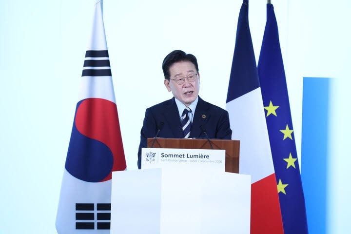 李, 마크롱과 ‘<b>뤼미에르 파트너십</b>’…한불 영화 산업 등에 1.6조 투자(...