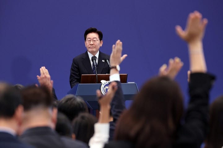 [속보] 李 "<b>특검</b>, 공소취소 논란 없도록 <b>진상규명</b>만 집중했으면"