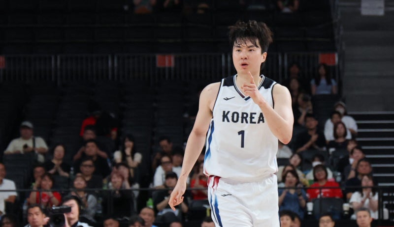 '천적' 이란 넘은 한국 <b>농구</b>, 12년 만에 <b>결승행</b>…이현중 26점 폭발