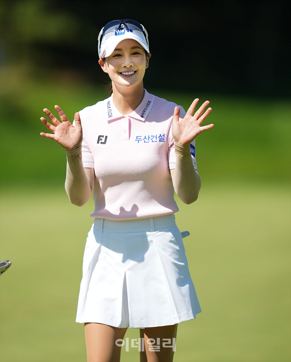 [골프IN화보] 박결, <b>하나금융그룹 챔피언십</b> 3라운드 경기 장면