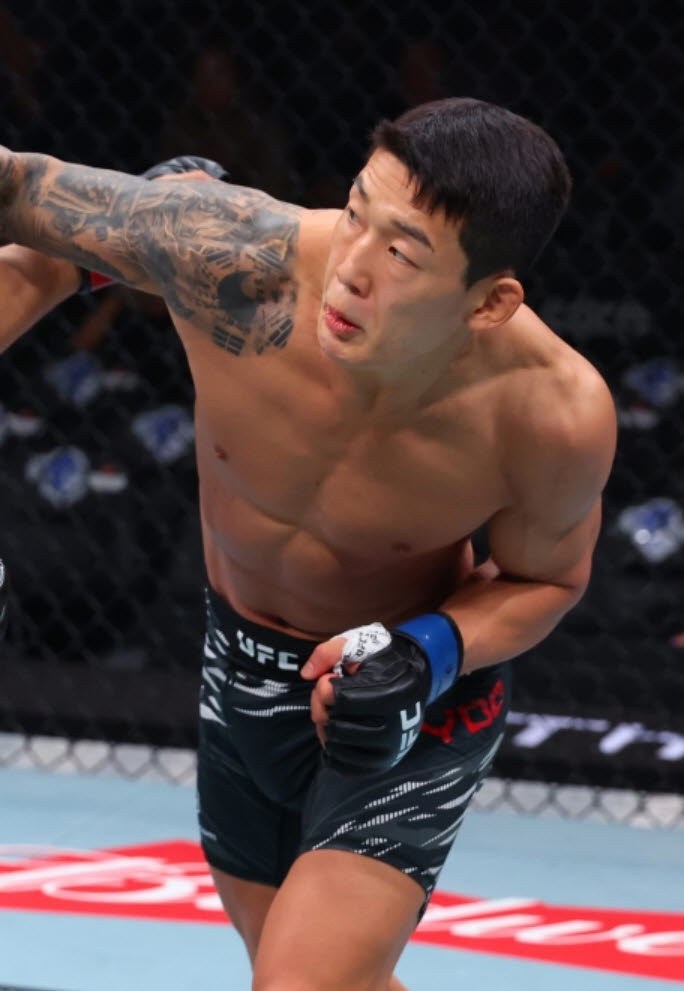 막판 반격도 못 뒤집었다...<b>유주상</b>, 11개월 만의 <b>UFC</b> 복귀전서 석패