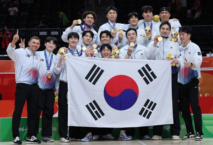 항저우 7위 굴욕 씻은 ‘황금 세대’… 한국 농구, 12년 만에 금빛 부활