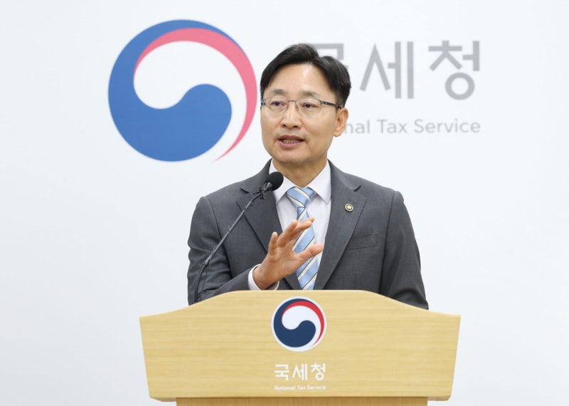 "4000억 내겠다"…'선박왕' <b>권혁</b>, 15년 버티더니 결국 백기