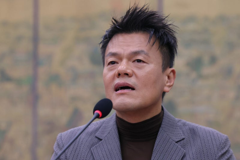 <b>박진영</b> “<b>패노메논</b> 없이 각자 공연하면 2배 더 벌어"…상표권·국고 지...