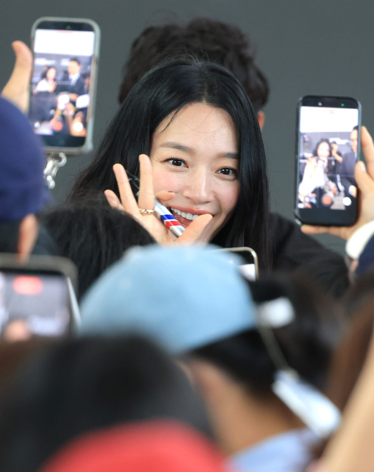 <b>신민아</b> 뜨자 "예쁘다" 웅성웅성…'재혼황후' 다 모였다 [BIFF]