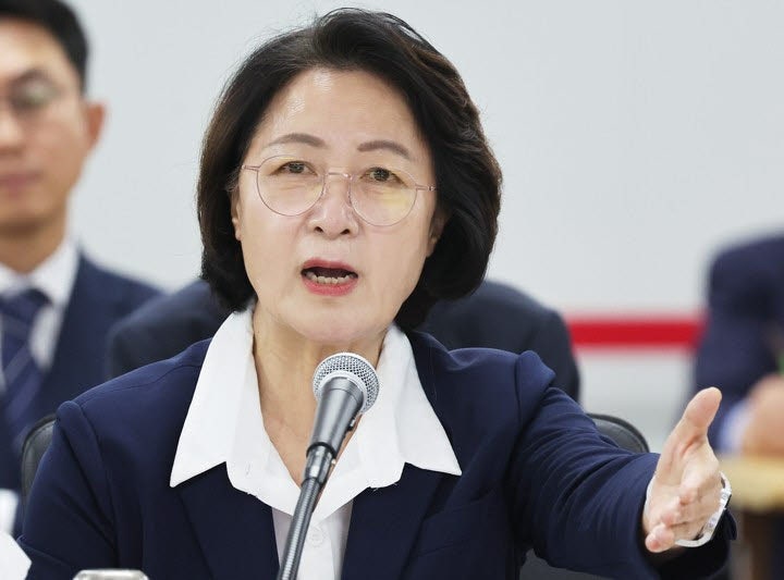 <b>추미애</b> "李대통령 '호의호식' SNS, 내 이야기 아냐"