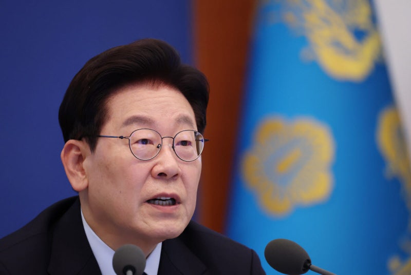 [속보] 李 “<b>부마</b><b>항쟁</b>·광주<b>민주</b>화운동 헌법 전문 수록…개헌에 국회 나...