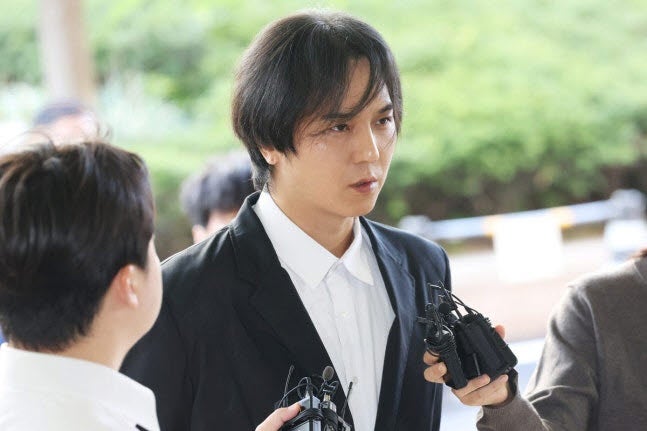 ‘102일 무단이탈’ <b>송민호</b>, 결국 <b>재복무</b>한다… 병무청 “곧 <b>통지</b>”