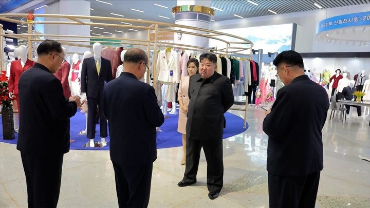 "10년동안 37번째 사망"...<b>김정은</b> 근황 공개해도 '가짜'라고?