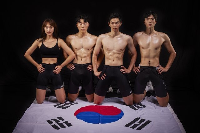 청년들의 불끈불끈 ‘건강한 선행’…고려대 몸짱 자선 <b>달력</b> [따만사]