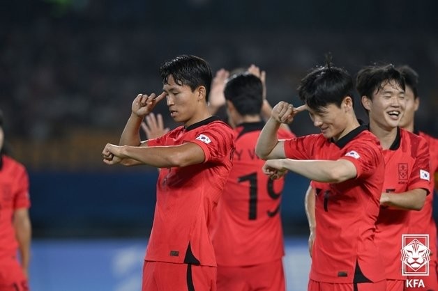황선홍호, <b>키르기스스탄</b> 5-1 대파하고 8강행…정우영 멀티골